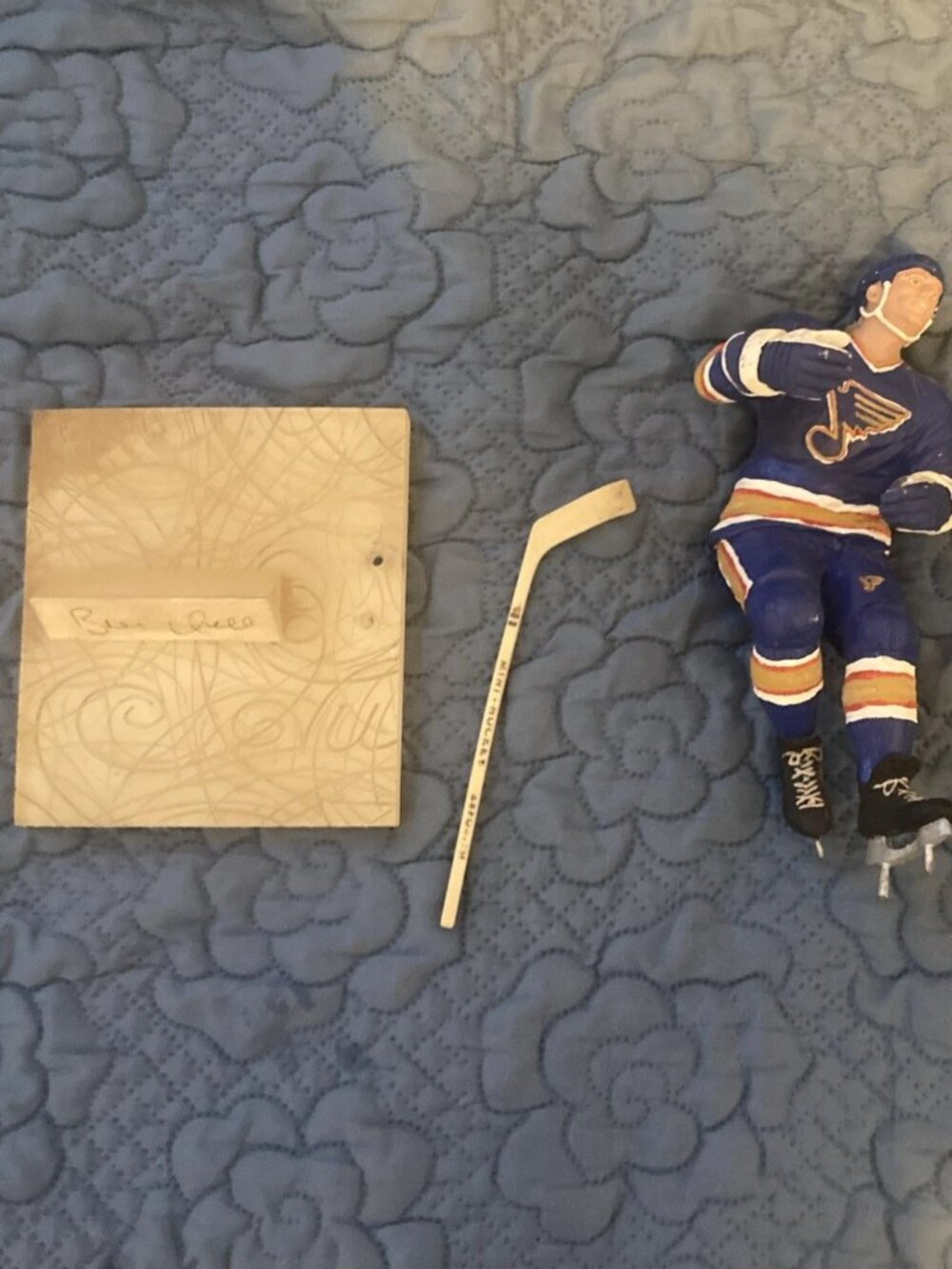 Brett Hull St. Louis Blues Autographed 9” Gartlan Statue w/ Original Box & COA